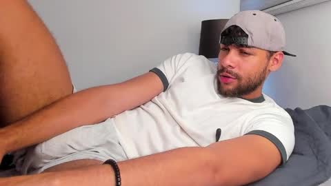 Independent       model  online show from April 2, 11:55 pm