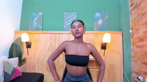 Halley Lorens online show from February 4, 7:29 pm