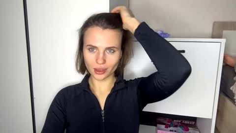 Holly online show from January 9, 12:05 am