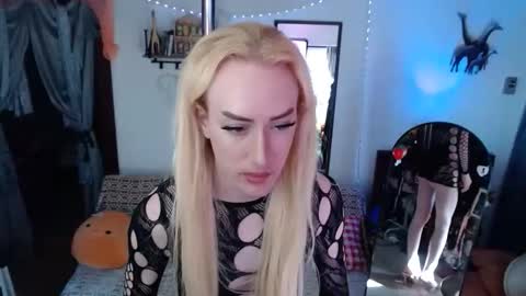 halovalentine online show from February 16, 7:56 pm