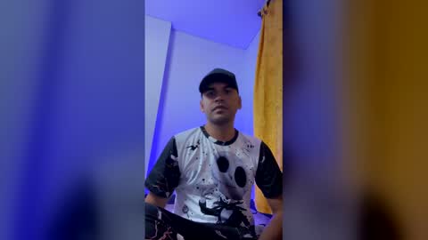 hamiltong12 online show from December 23, 2:40 am