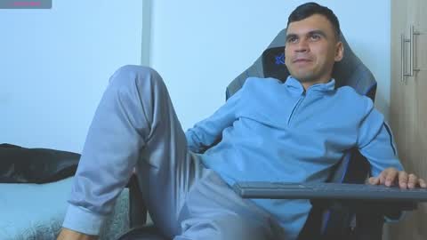 hamiltong12 online show from April 23, 10:22 pm