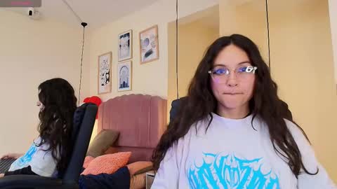 hanabie_ online show from February 24, 3:20 am