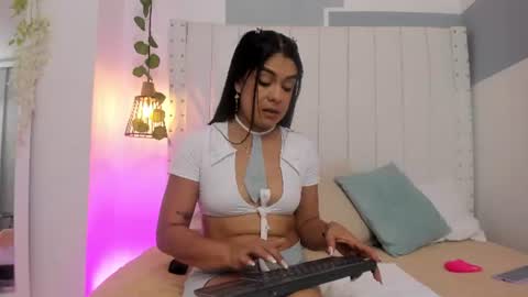 hanah_gray online show from June 27, 11:38 am