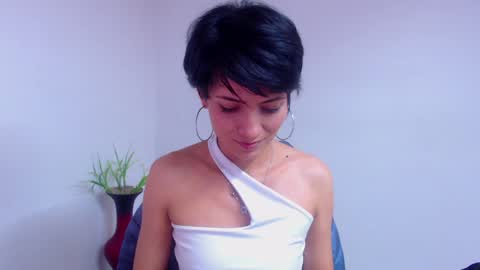 Snapshot of hanna_chloe chatting on December 28, 7:22 pm Sara online show from December 28, 7:22 pm
