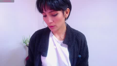 Snapshot of hanna_chloe chatting on December 31, 2:03 pm Sara online show from December 31, 2:03 pm
