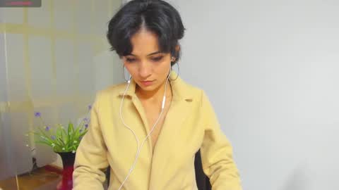 Snapshot of hanna_chloe chatting on February 20, 9:09 pm Sara online show from February 20, 9:09 pm