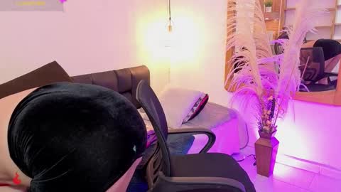 Hannah Williams online show from February 11, 2:48 am