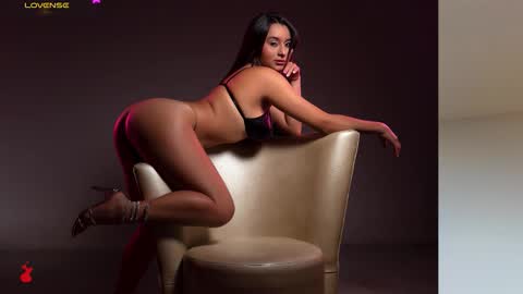 Hannah Williams online show from January 9, 11:54 pm