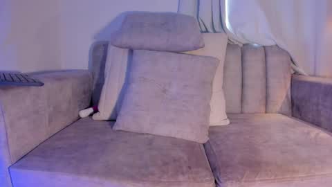 Hannah  online show from March 7, 11:54 am