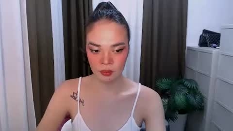 HANNAH online show from May 17, 12:09 am