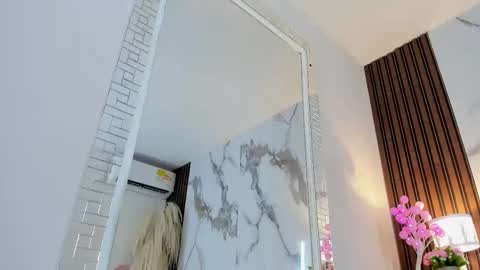 Hannahill69 online show from March 12, 8:30 am