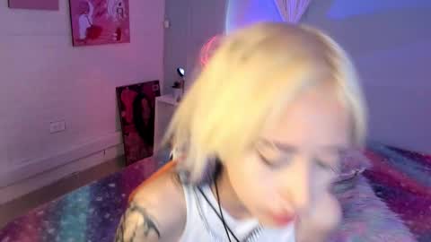 Snapshot of hannahpage chatting on October 22, 11:56 am Hannah online show from October 22, 11:56 am