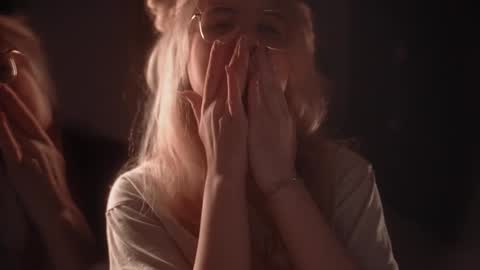 Hanna online show from December 28, 2:11 am