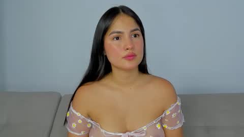 Snapshot of hannathompson___ chatting on October 2, 4:39 pm Hanna online show from October 2, 4:39 pm