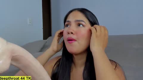 Snapshot of hannathompson___ chatting on October 15, 1:34 pm Hanna online show from October 15, 1:34 pm