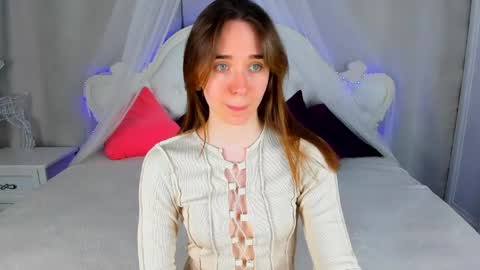 Hannavanilla online show from April 18, 8:27 am