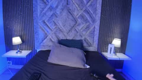 hannyk_ online show from January 16, 1:20 pm