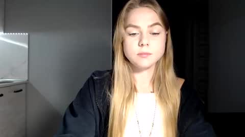 happy_fox_ online show from November 13, 2:09 pm