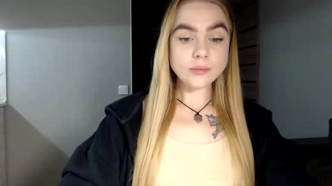 happy_fox_ online show from January 24, 8:53 pm