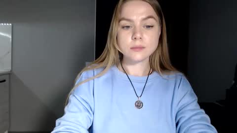 happy_fox_ online show from March 30, 9:04 pm