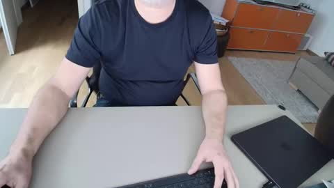 Cum for you online show from April 3, 8:10 am