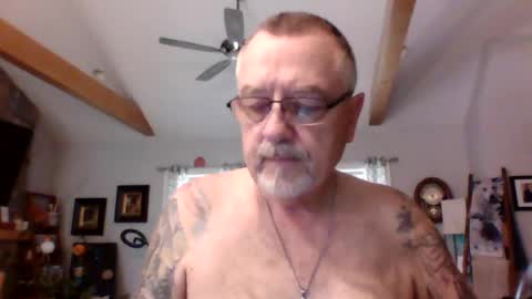 happynudist7373 online show from July 15, 2:22 pm