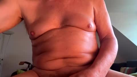 Snapshot of happysierra chatting on December 6, 7:59 am Harry online show from December 6, 7:59 am