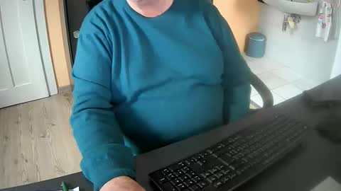 hardy3251 online show from October 7, 2:46 pm