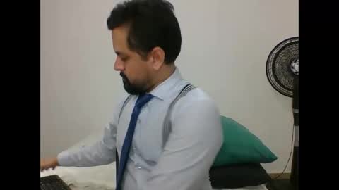 Snapshot of harry_goldenmillerx10fun chatting on December 5, 7:44 pm Harry online show from December 5, 7:44 pm