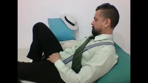 Snapshot of harry_goldenmillerx10fun chatting on January 9, 9:26 pm Harry online show from January 9, 9:26 pm