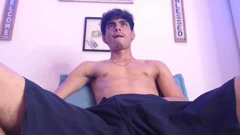 Snapshot of harrythomson1 chatting on February 8, 11:45 pm harry thomson online show from February 8, 11:45 pm