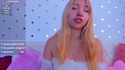 Snapshot of harumi_blossom chatting on October 22, 9:05 pm Sophia Blossom online show from October 22, 9:05 pm