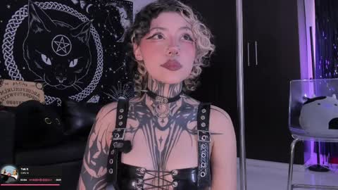 Hazell Witch online show from March 31, 5:24 pm