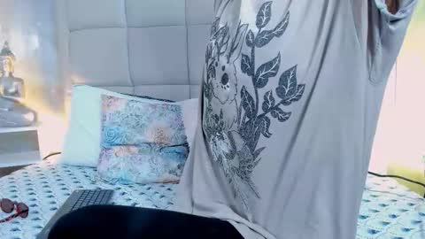 Keira Hecate online show from January 7, 8:03 pm