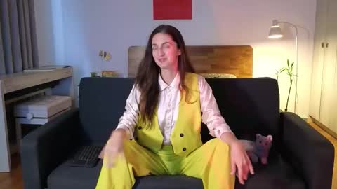 Heidi brunette Foxy red head and Carrie blondie online show from November 18, 8:06 am