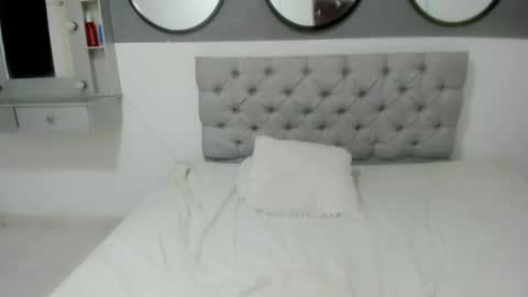 helen_curly online show from January 24, 2:30 pm