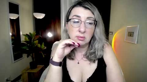 helenenigma online show from October 9, 6:46 pm