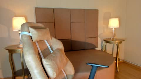 Helen or Hells online show from April 1, 1:01 pm