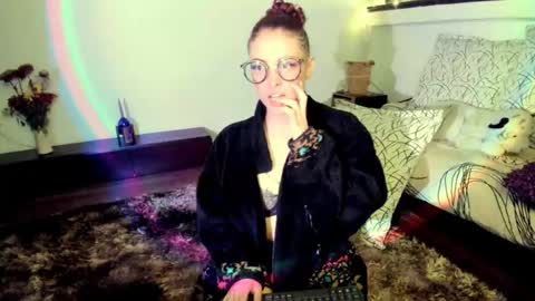 Snapshot of heliconiavannucci chatting on October 12, 4:38 am Heliconia online show from October 12, 4:38 am