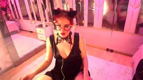 Snapshot of heliconiavannucci chatting on September 9, 12:10 am Heliconia online show from September 9, 12:10 am