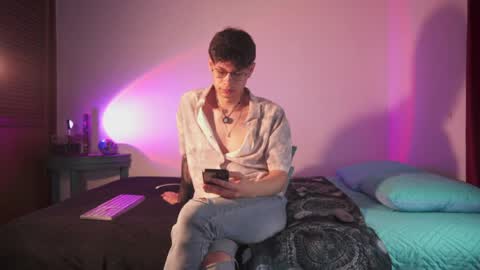 Helio online show from March 8, 2:04 am