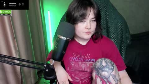 Red online show from February 4, 7:07 pm