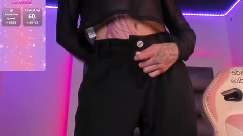 hellen__smith_ online show from March 27, 8:32 pm