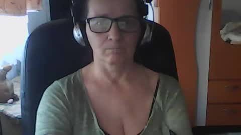 hellenmarie online show from May 5, 10:54 am