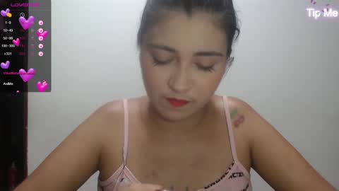 Snapshot of hellennmoon chatting on February 1, 1:55 am Hellen online show from February 1, 1:55 am