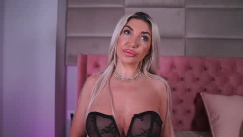 hellenroyy online show from April 24, 3:30 am