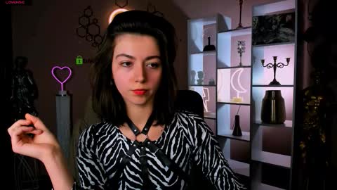 Helli online show from November 16, 8:33 pm