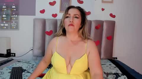 Snapshot of hera_godess chatting on February 14, 8:37 pm Hera godes online show from February 14, 8:37 pm