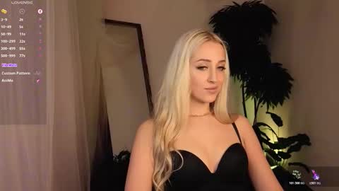 Elise online show from March 15, 2:27 am